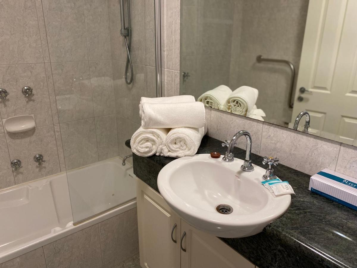 West End Apartments Fremantle Bagian luar foto